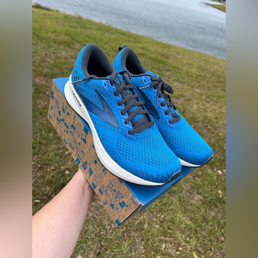 NWT Brooks Levitate 5 Mens Blue Athletic Shoes Size 8.5